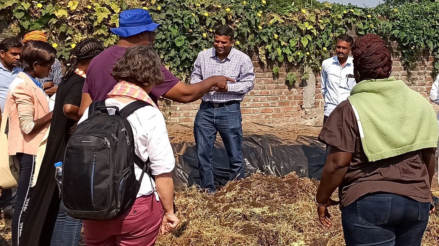 Meeting farmers and making compost. Credit: Atalo Belay, PAN Ethiopia