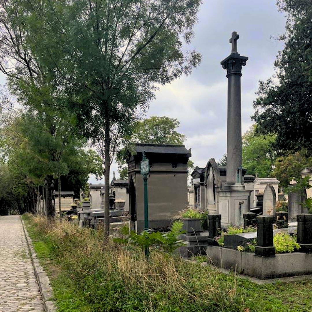 Paris Pere Lachaise - A pesticide-free cemetery in Paris