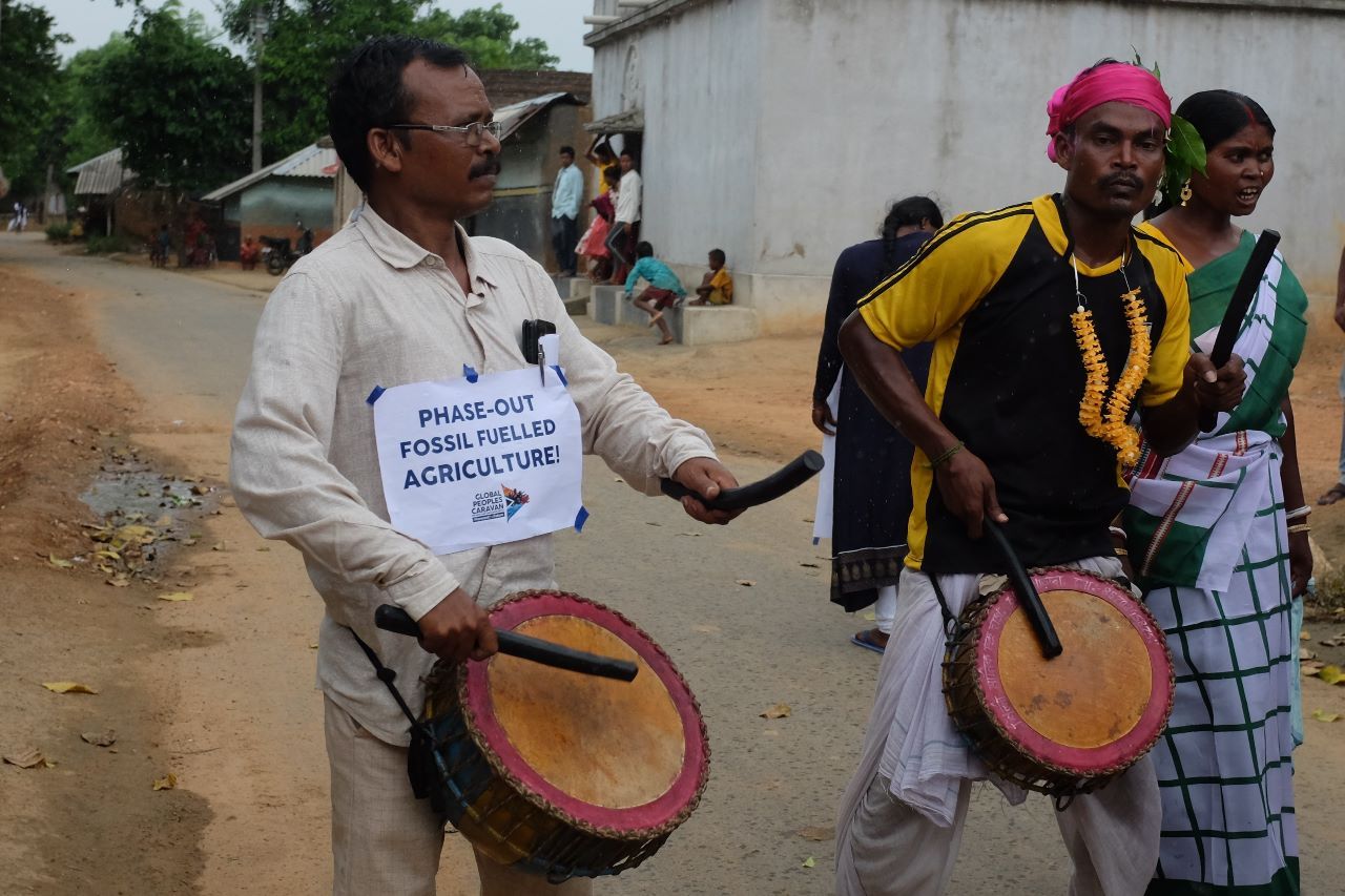 Kheria Sabar indigenous peoples join the Global People’s Caravan in West Bengal, India. Photo: Paschim Banga Kheria Sabar Kalyan & Keystone Foundation