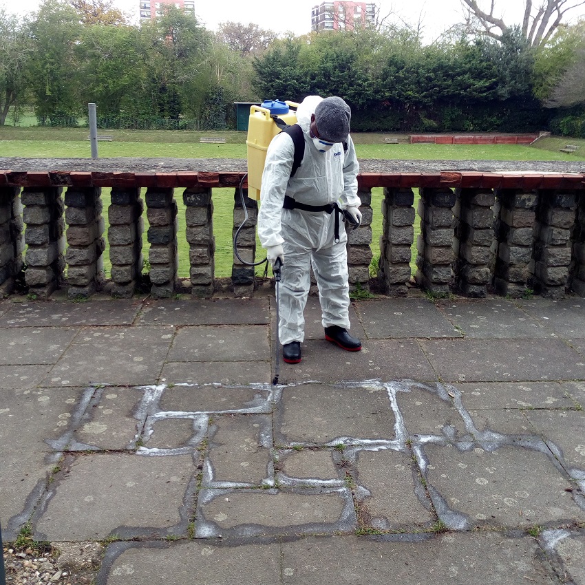 Pesticide sprayer in Lewisham - credit Iris Borgers