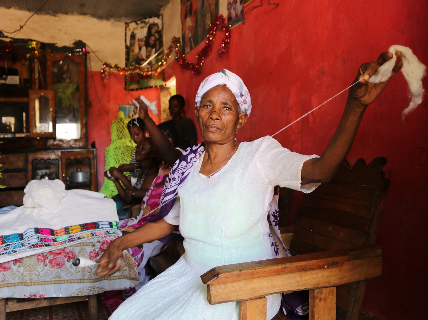 Wudinesh uses IPM techniques to grow her cotton sustainably